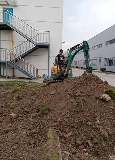 蘇州15小挖機(jī)租賃(圖1)